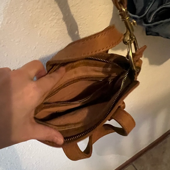 Leather crossbody - Picture 3 of 5